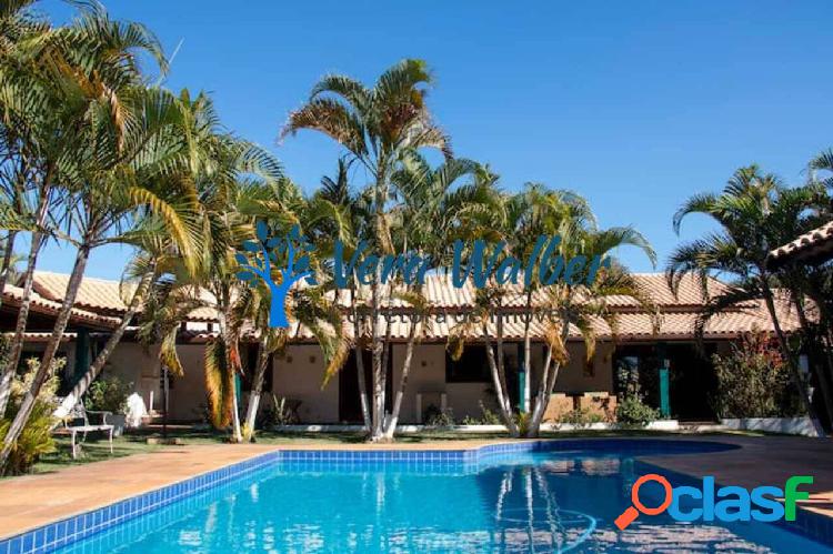 Locação casa ampla com piscina e área verde em