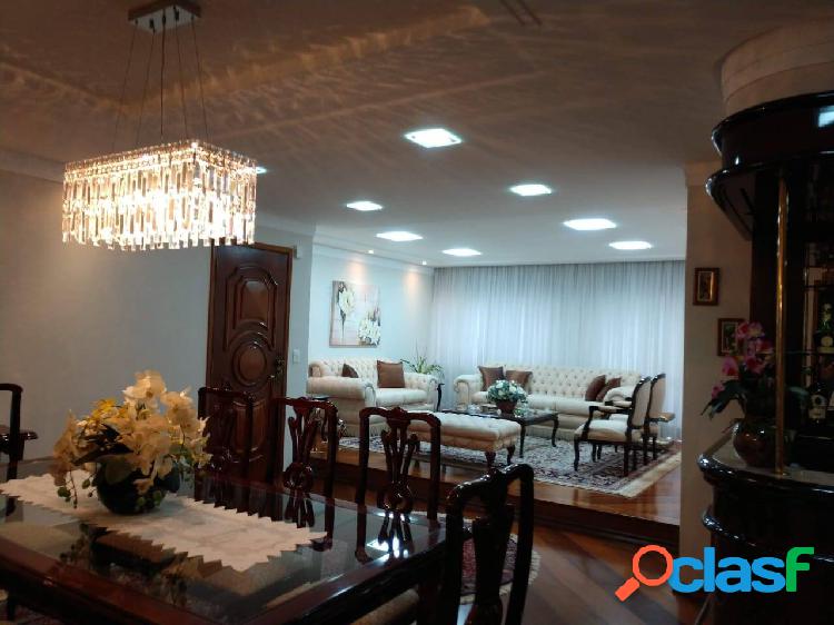 APARTAMENTO ESPAÇOSO E BEM ILUMINADO