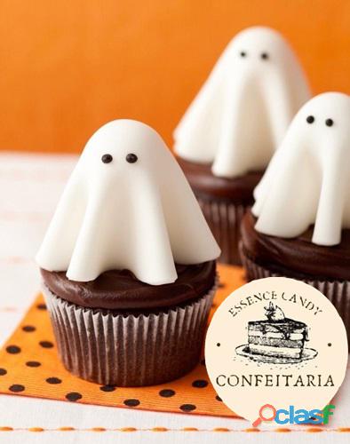 Cupcake de Chocolate com Cobertura de Chantilly com Fantasma