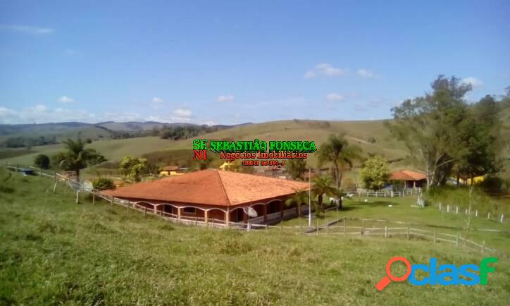 Fazenda encantadora em em Paraibuna