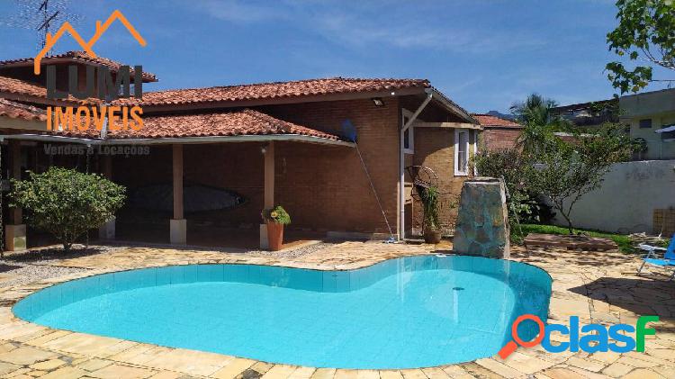 Jardim Carolina. Excelente casa a venda com jardim e