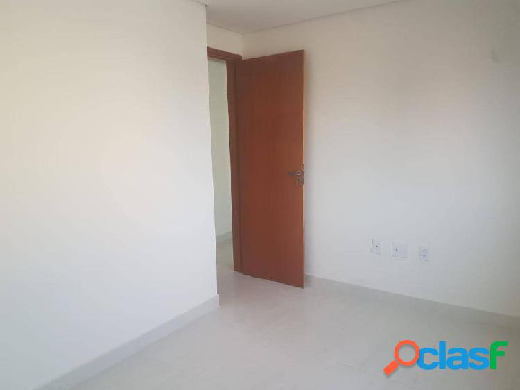 Apartamento com 01 dormitório, em condomínio fechado à