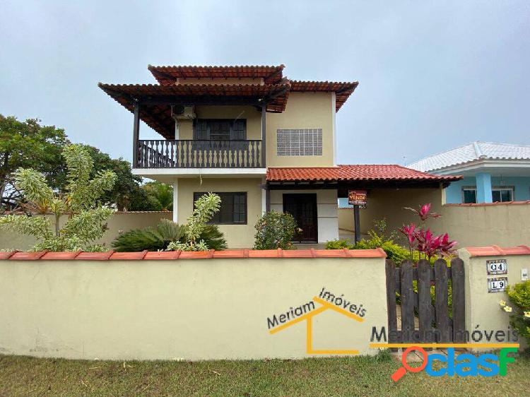 Ótima casa com 03 quartos em condomínio!