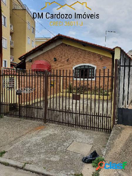 Casa com 3 Dormitórios e 2 Vagas de Garagem - Vila Nova