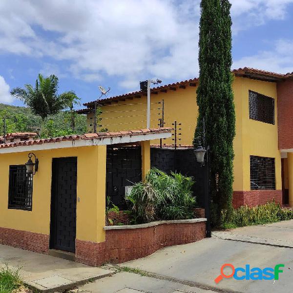 Townhouse en Venta Urb.Manantial