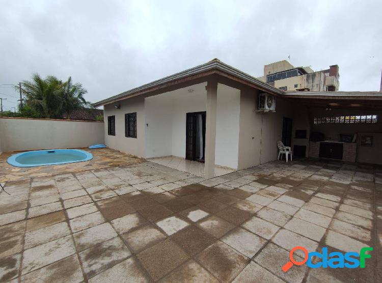 Casa com piscina à venda em Guaratuba - PR