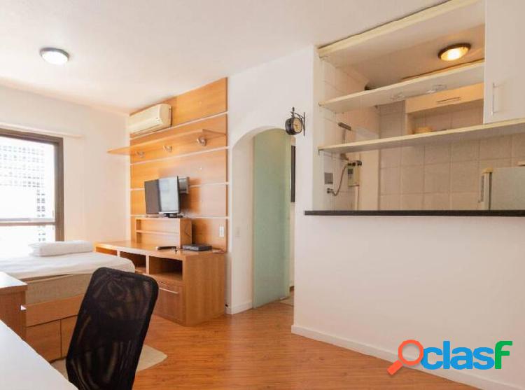 Apartamento estilo flat de 1 quarto à venda próximo a Av