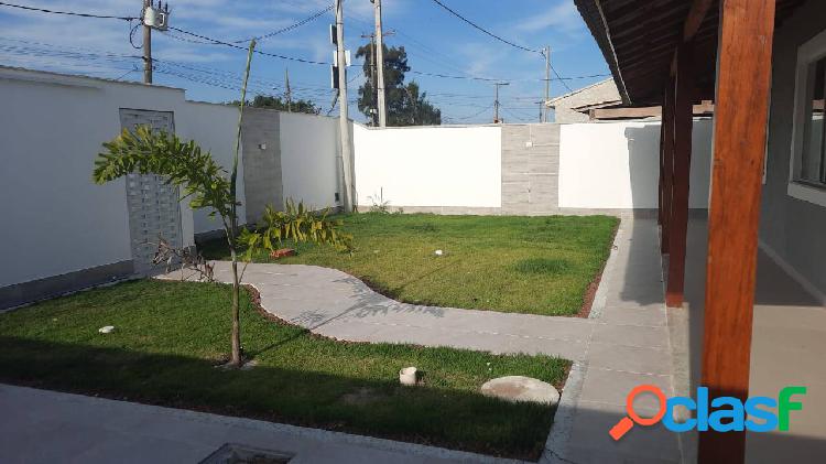 Vendo linda casa com 3 quartos com terreno inteiro