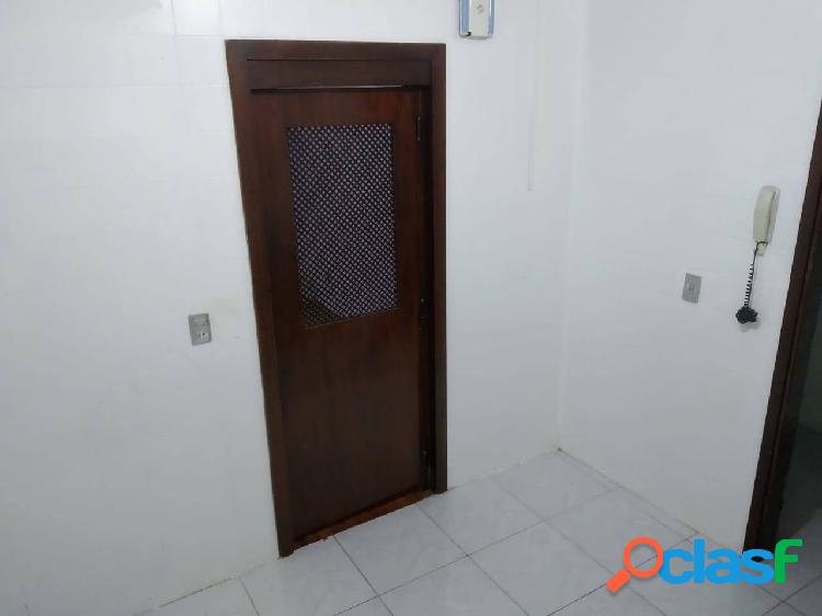 Apartamento com 2 dormitórios à venda, 60 m² por R$