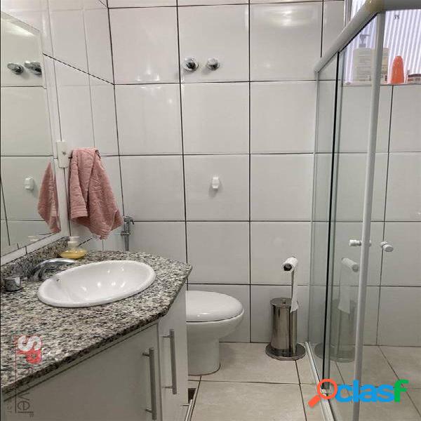 Apartamento com 3 dormitórios à venda, 84 m² por R$