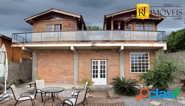 Excelente Casa Duplex Em Madeira Com Base Em Alvenaria