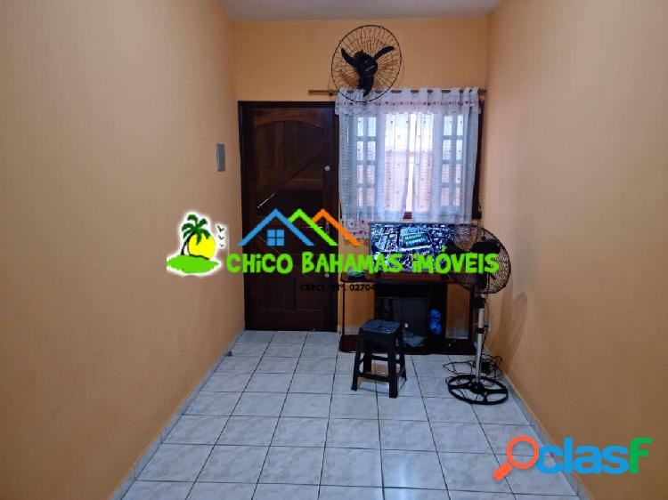Casa em Cond. fechado 01 dormitório mais dependências -