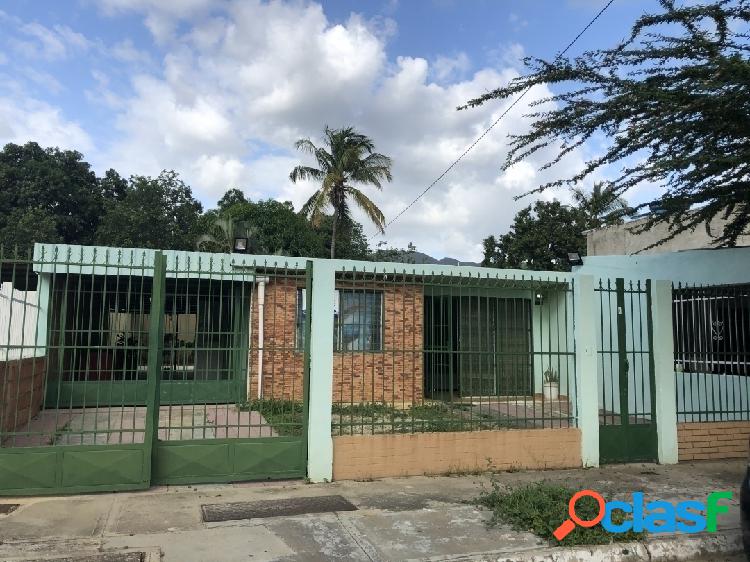 292 M2 Casa en Venta Las Quintas Naguanagua Para Remodelar