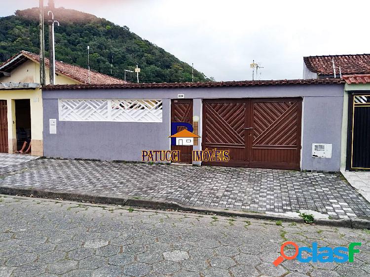 Linda Casa com Piscina em Ótima Localização.