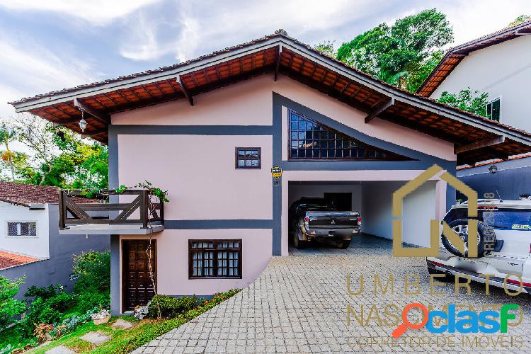 Linda casa a venda no bairro Água Verde em Blumenau SC.