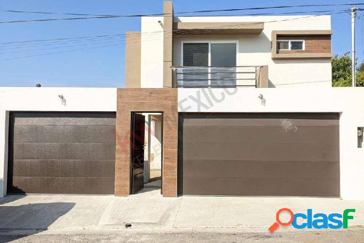 CASA CON AMPLIO TERRENO Y CON PORTÓN ELÉCTRICO TIJUANA