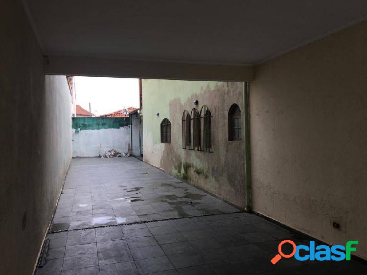 Casa com 4 dormitórios à venda, 260 m² por R$