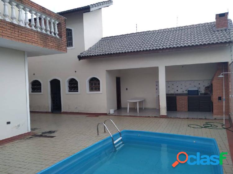 Sobrado 230m²/ 4 dorms (2 suítes)/ 4 vagas - Jd. Florida