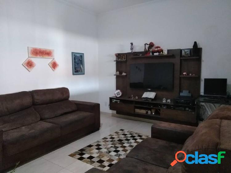Casa com 2 dormitórios no Beira Rio I em Guaratinguetá SP.