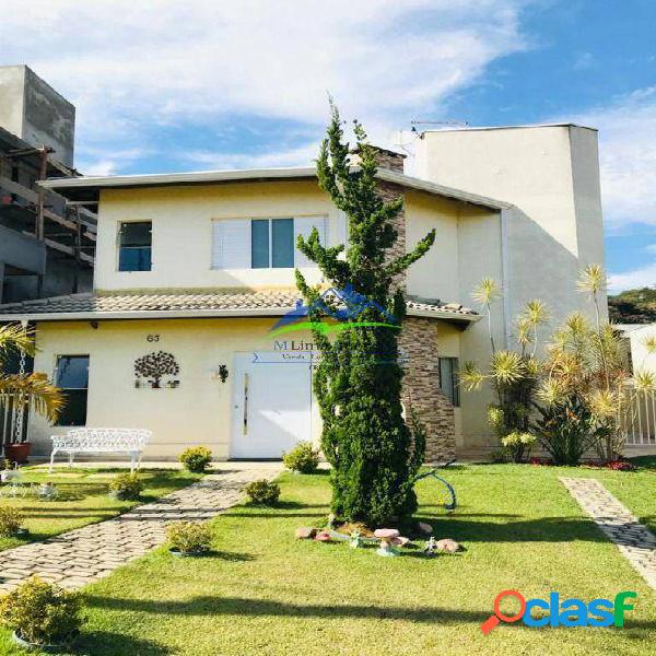 Casa Sobrado em Condomínio Fechado.