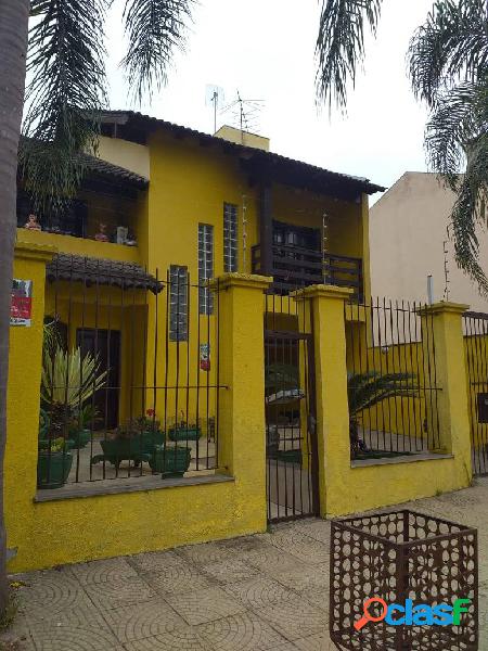 Casa com 4 Dormitórios no Sarandi