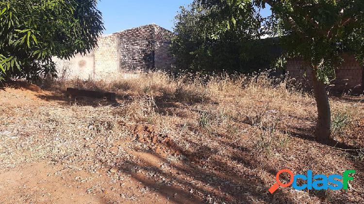 TERRENO DE ESQUINA SITUADO NO BAIRRO VITORIA RÉGIA EM
