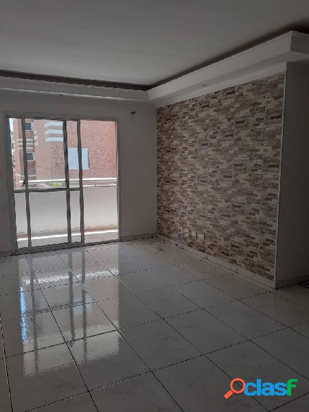 APTO COM TRÊS DORMITÓRIOS