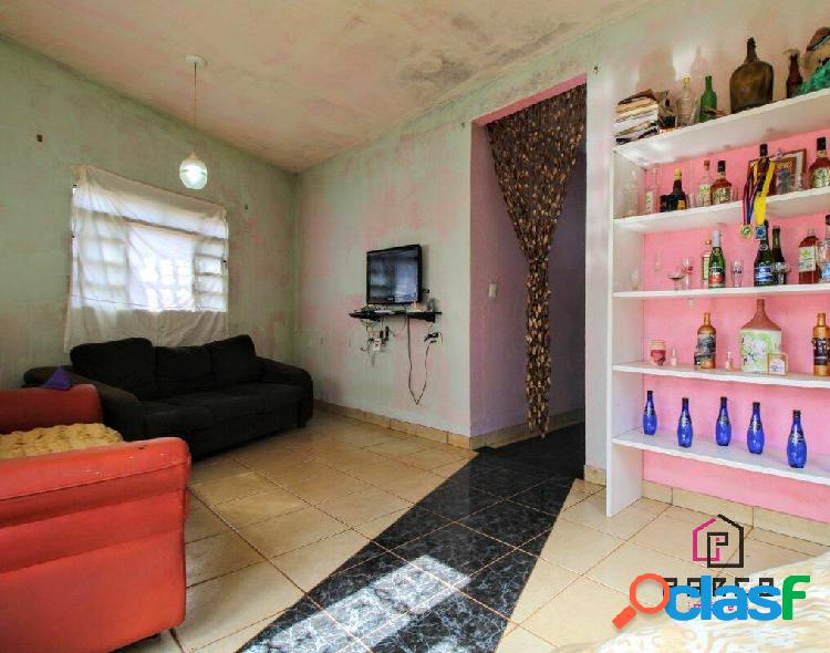 Casa com 03 quartos a venda no Jardim Canadá
