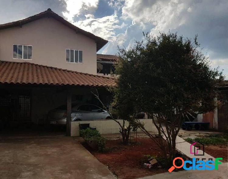 Casa com 04 quartos a venda no Jardim Canadá