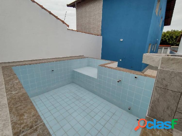 Sobrado amplo de 4 dormitórios com piscina - Bal. Sta.