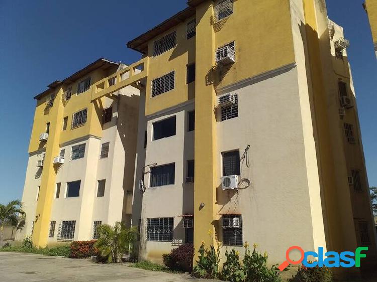 65 M2 Venta Impecable Apartamento, En Residencias Ventuari