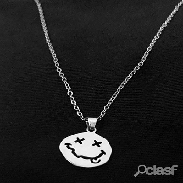 Trendy Simple Hollow Irregular Smile Face Pingente Colar de