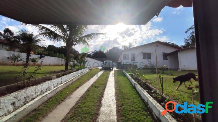 Chácara à venda no bairro San Remo, em Atibaia/SP.