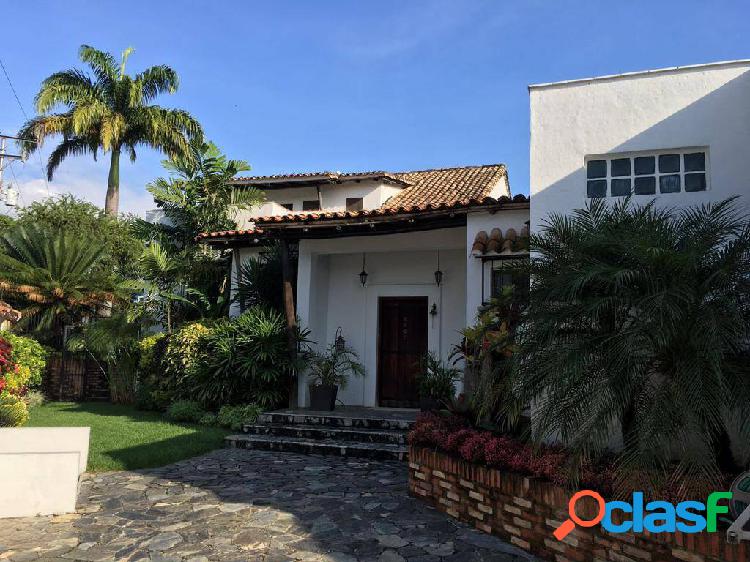 SE VENDE HERMOSA CASA EN COLINAS DE GUATAPARO 800MTS 170MIL