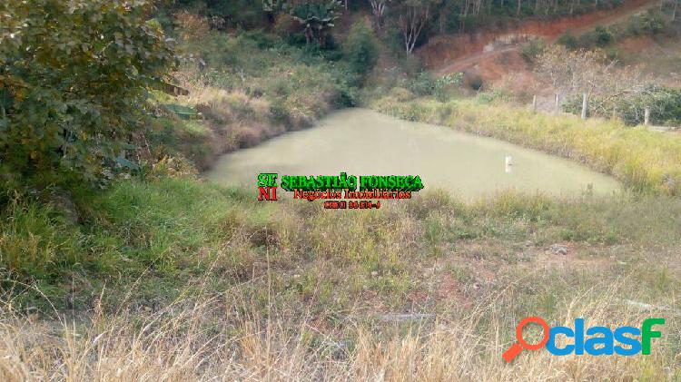 Chácara de 3 hectares com lago e nascente em Salesópolis