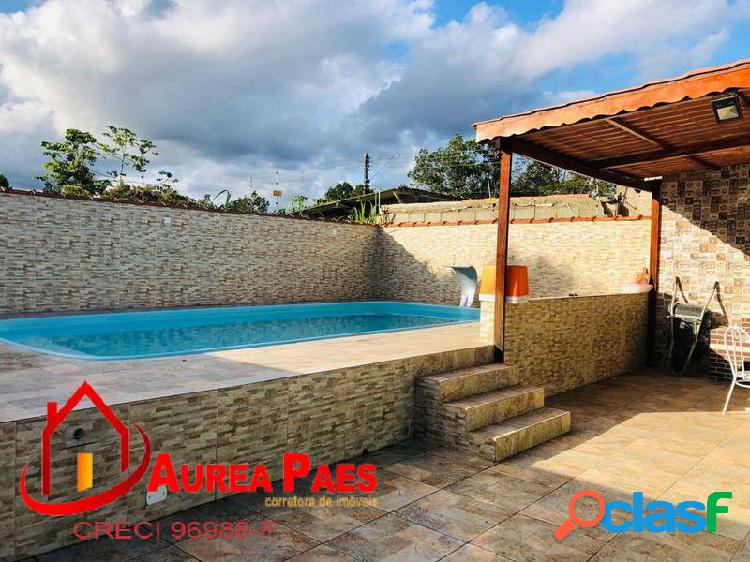 Casa com piscina, 03 dormitórios