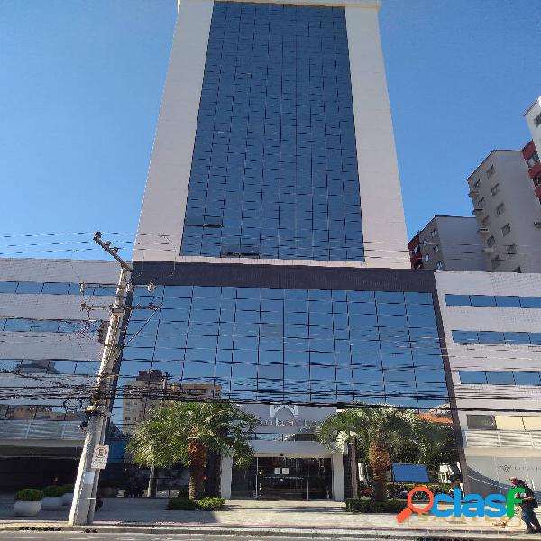 EXCELENTE SALA COMERCIAL NO CENTRO DE ITAJAÍ