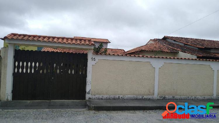 Excelente casa em condomínio em frente a pista e a praia