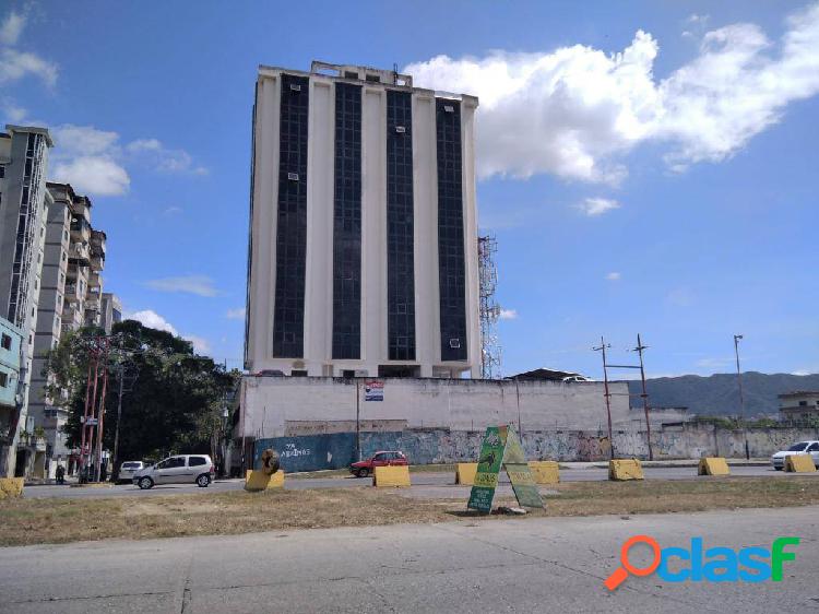 OFICINA EN VENTA AV BOLIVAR TORRE MAJAY