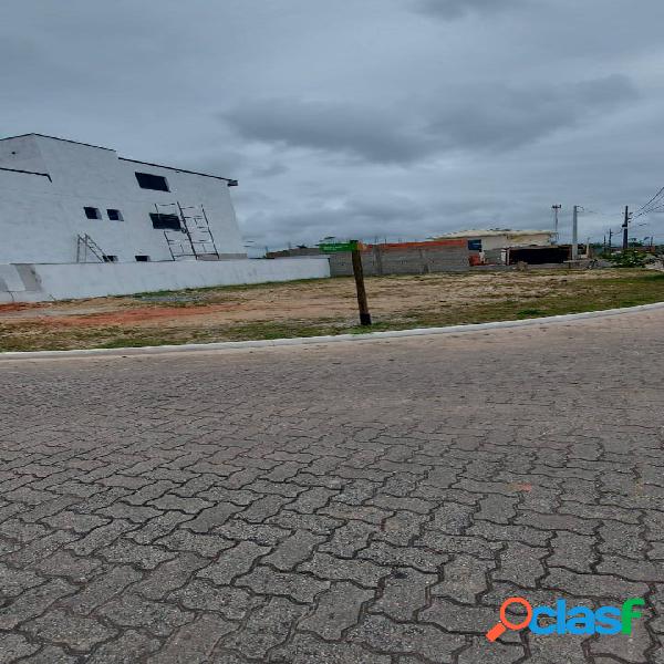 TERRENO DE ESQUINA EM CONDOMINIO FECHADO - LINDO LOTE