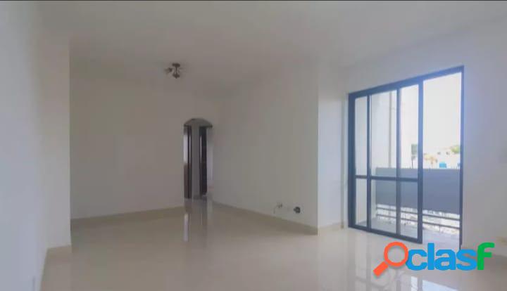 Apartamento com 3 dormitórios à venda, 72 m² por R$