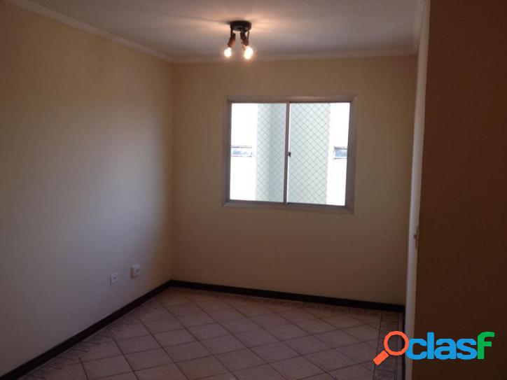 Apartamento com 3 dormitórios à venda, 76 m² por R$