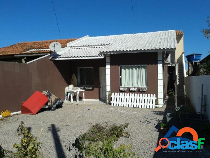 Casa a venda com 02 dorm mais 02 aptos de 01 dorm.