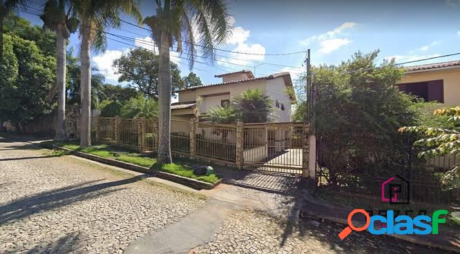 Casa com 03 quartos a venda no Bandeirantes