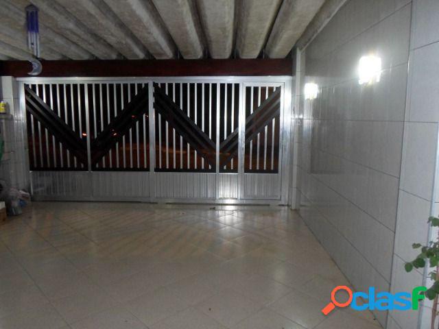 Casa com 3 dormitórios à venda, 220 m² por R$ 680.000,00