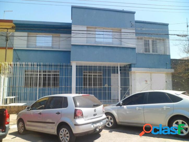 Casa com 4 dormitórios à venda, 250 m² por R$