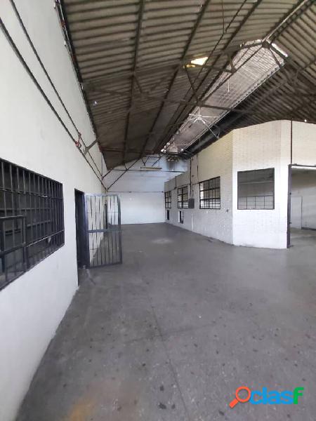 VENTA GALPÓN AVENIDA MONTES DE OCA. 400 M2