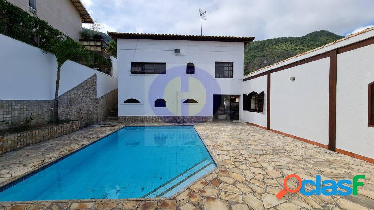 Vendo casa com 4 suítes na serra de Itaipuaçu