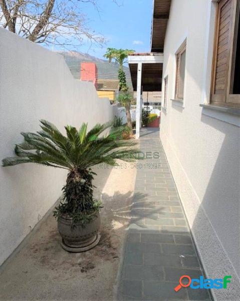 Casa à venda no Jardim Maristela, em Atibaia/SP.