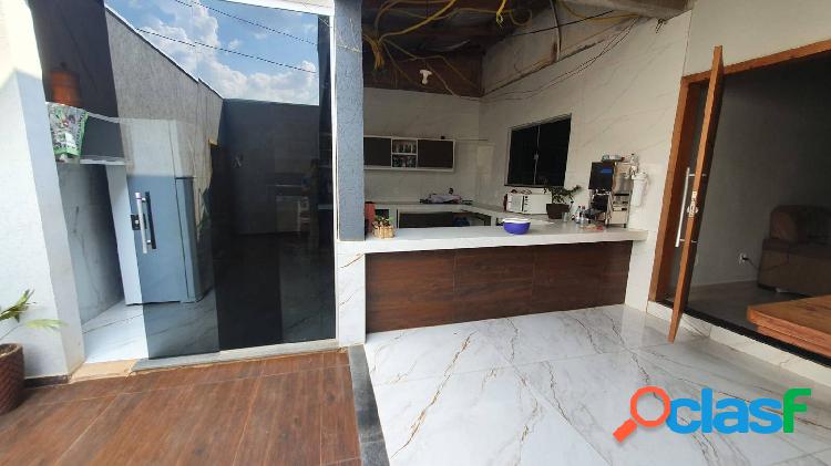 Vende-se casa localizada no setor 03 em Jaru